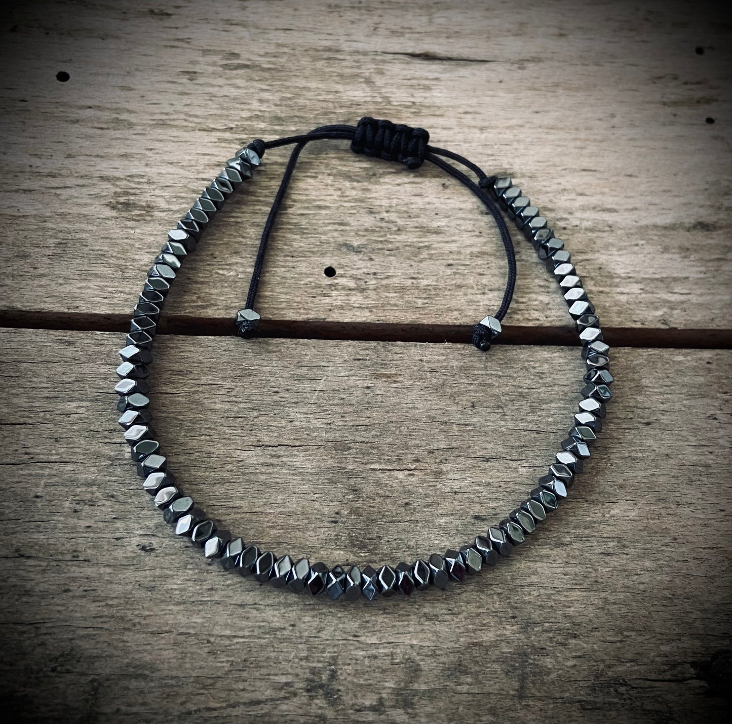 Justerbart metalarmbånd