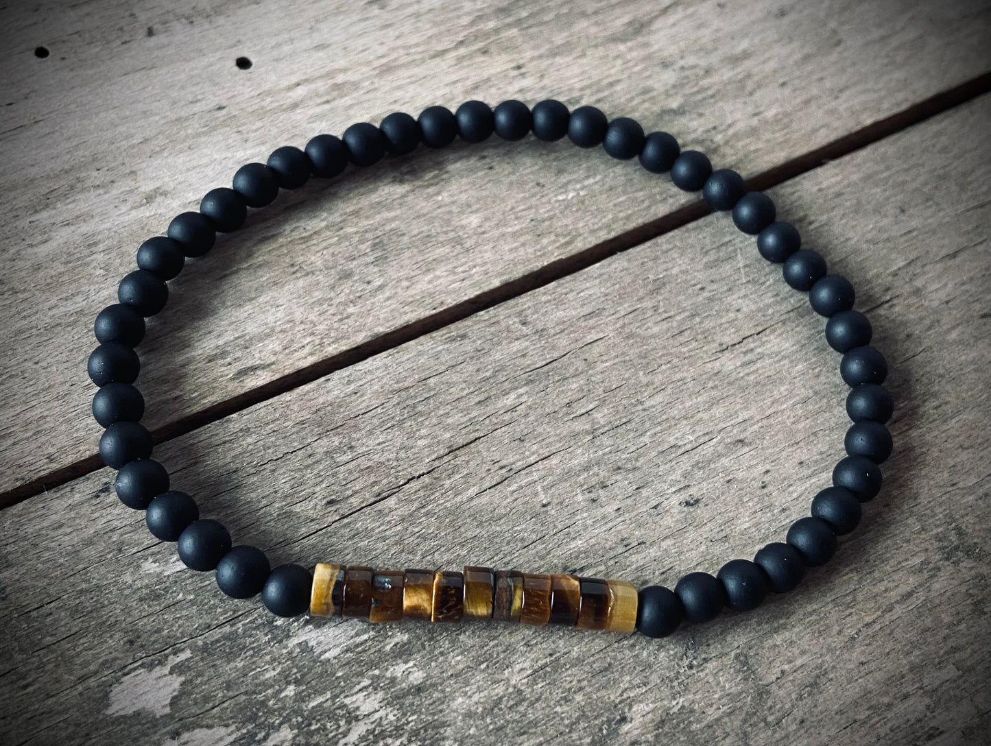 Unisex sort armbånd med sten