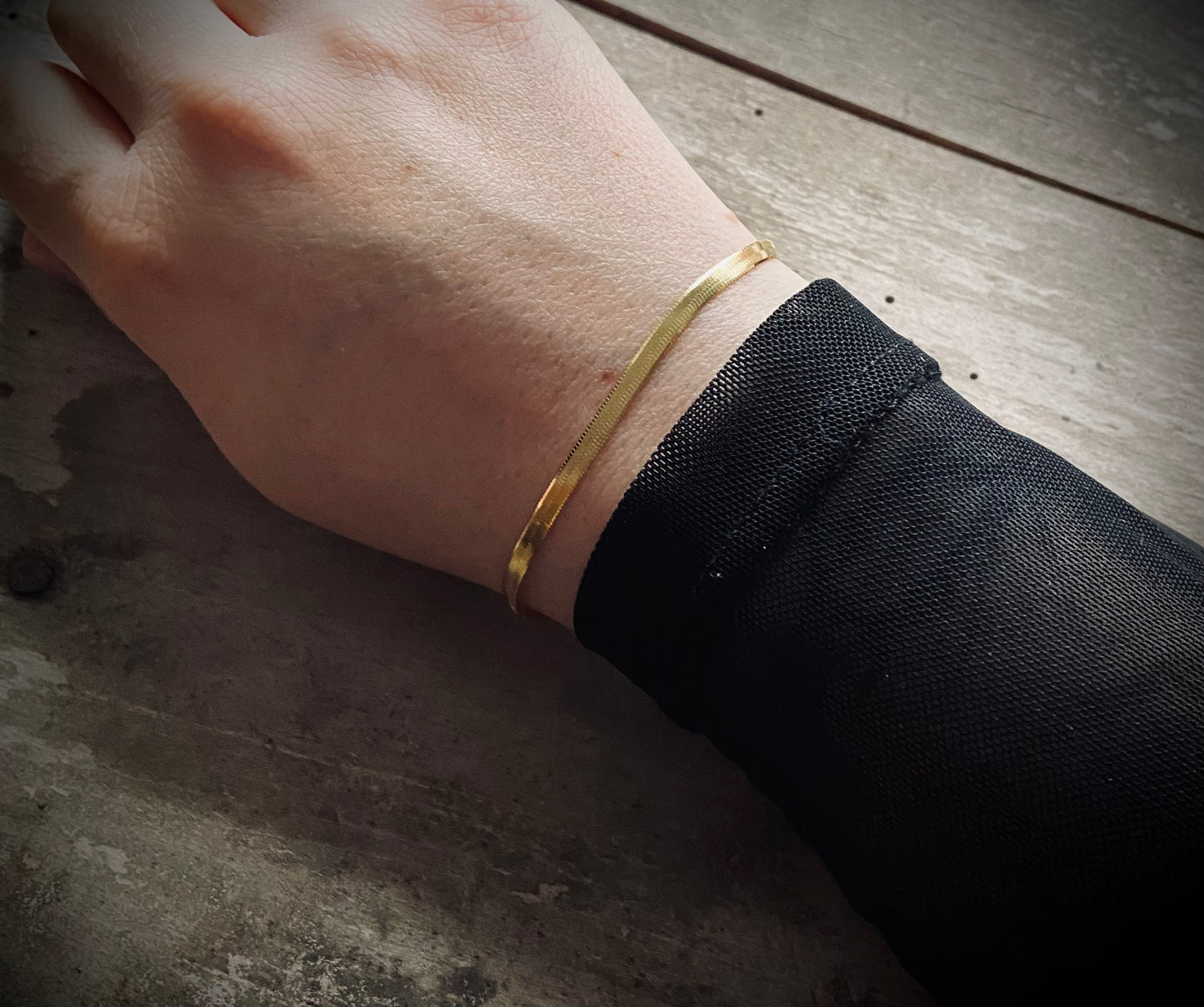 Minimalistisk forgyldt armbånd