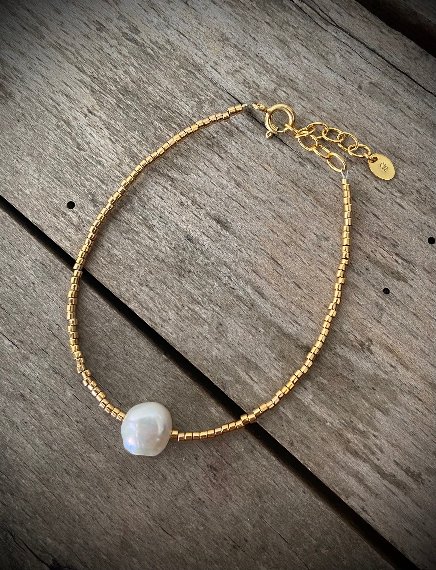 Forgyldt armbånd med stor ferskvandsperle