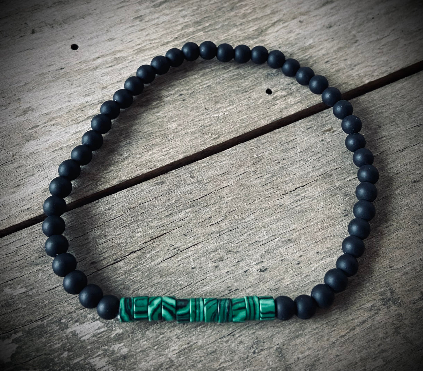 Unisex sort armbånd med sten
