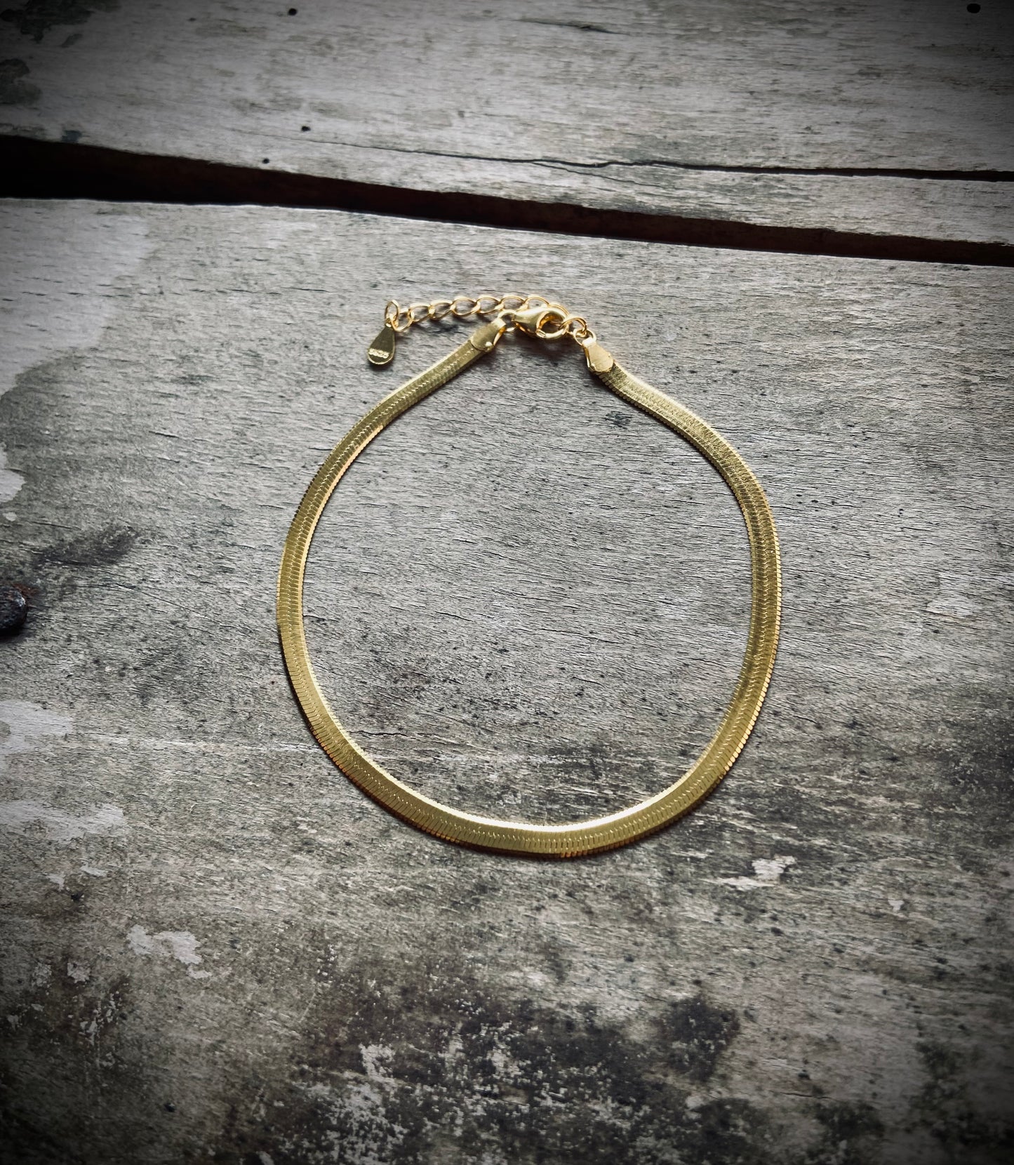 Minimalistisk forgyldt armbånd