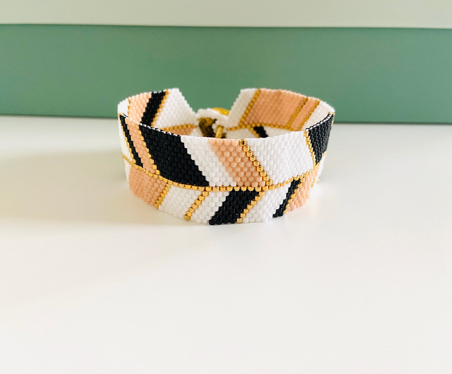 Håndsyet armbånd - Slow fashion